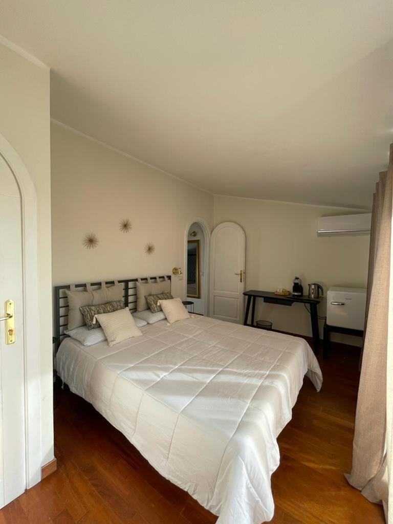 Excellent Rooms Paola'S Ольбия Экстерьер фото